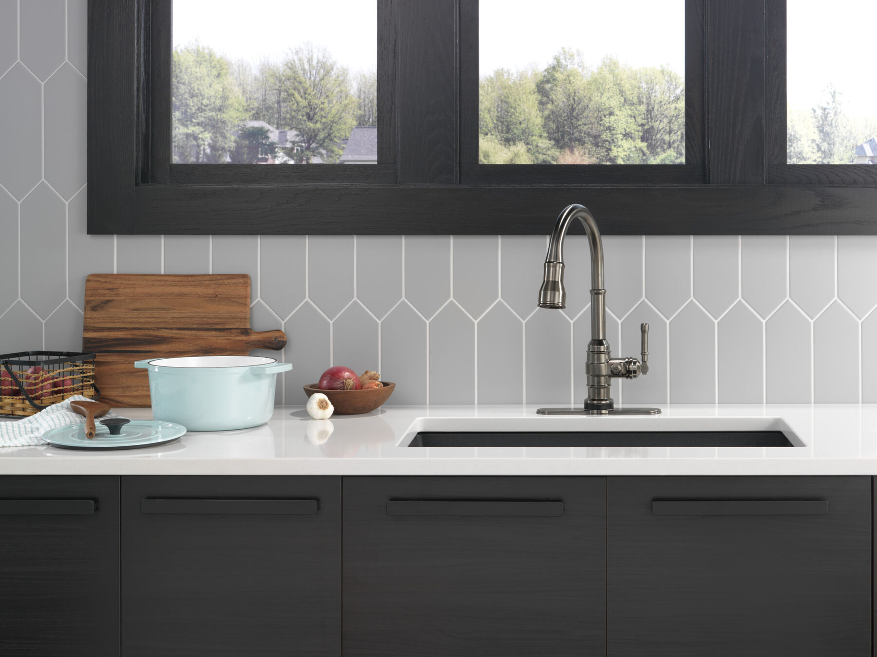 Single Handle Pull-Down Kitchen Faucet With Touch<sub>2</sub>O® Technology, image 9