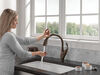 Llave para cocina monomando extensible con tecnologías Touch<sub>2</sub>O® y ShieldSpray®