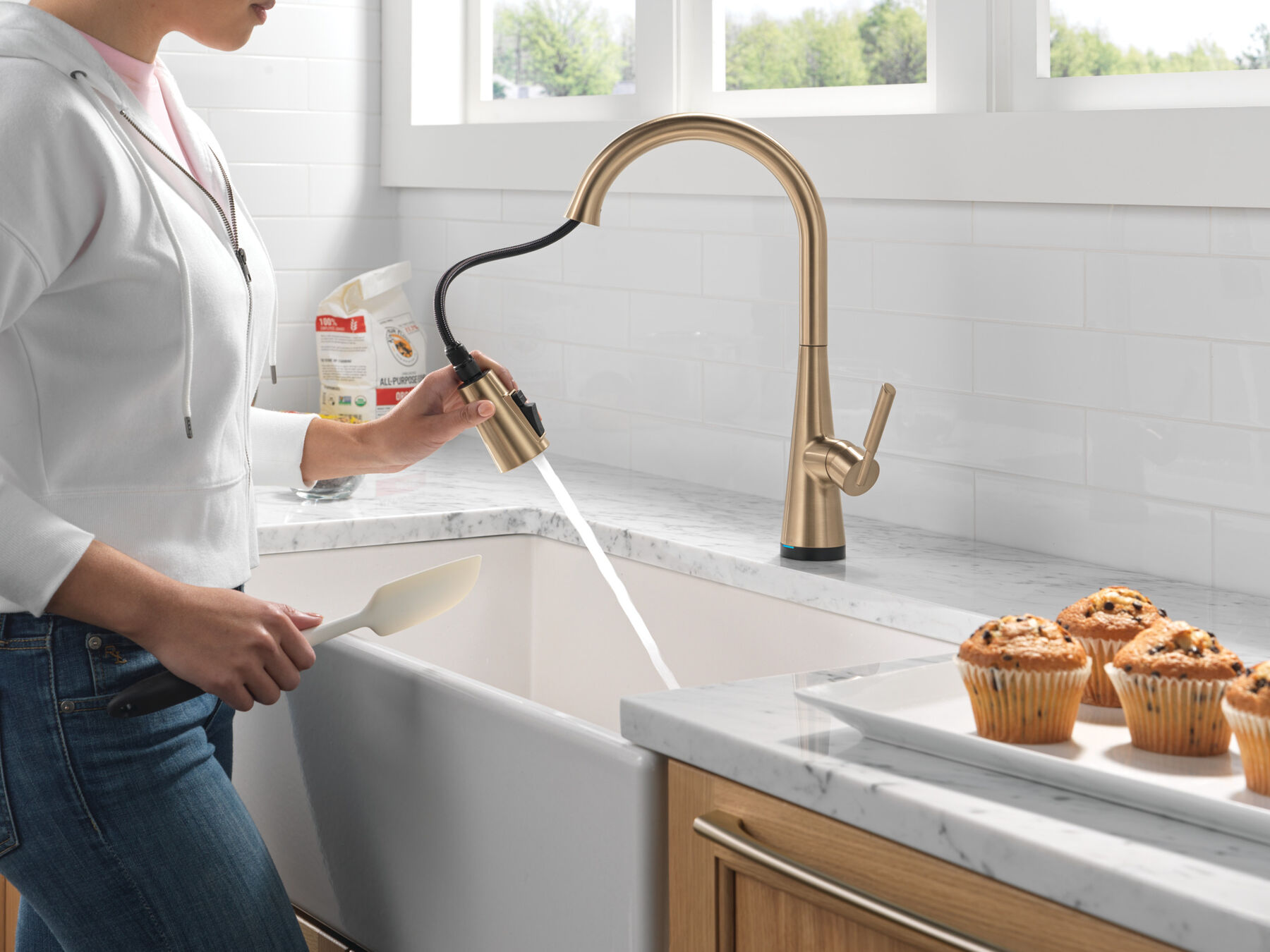 Single Handle Pull-Down Touch<sub>2</sub>O® Technology Kitchen Faucet with Touchless Technology, image 7
