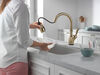 Paquete de llave para cocina extensible 1L Touch2O con dispensador de jabón