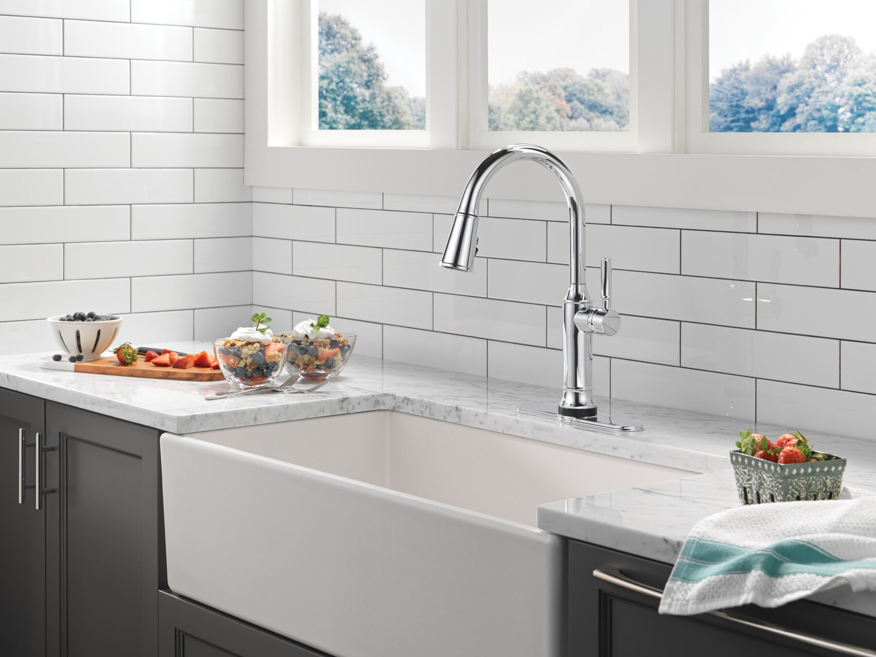 Touch<sub>2</sub>O® Technology Kitchen Faucet with Touchless Technology, image 12