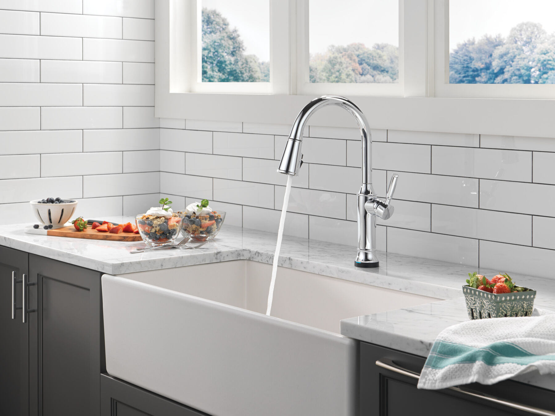 Touch<sub>2</sub>O® Technology Kitchen Faucet with Touchless Technology, image 16