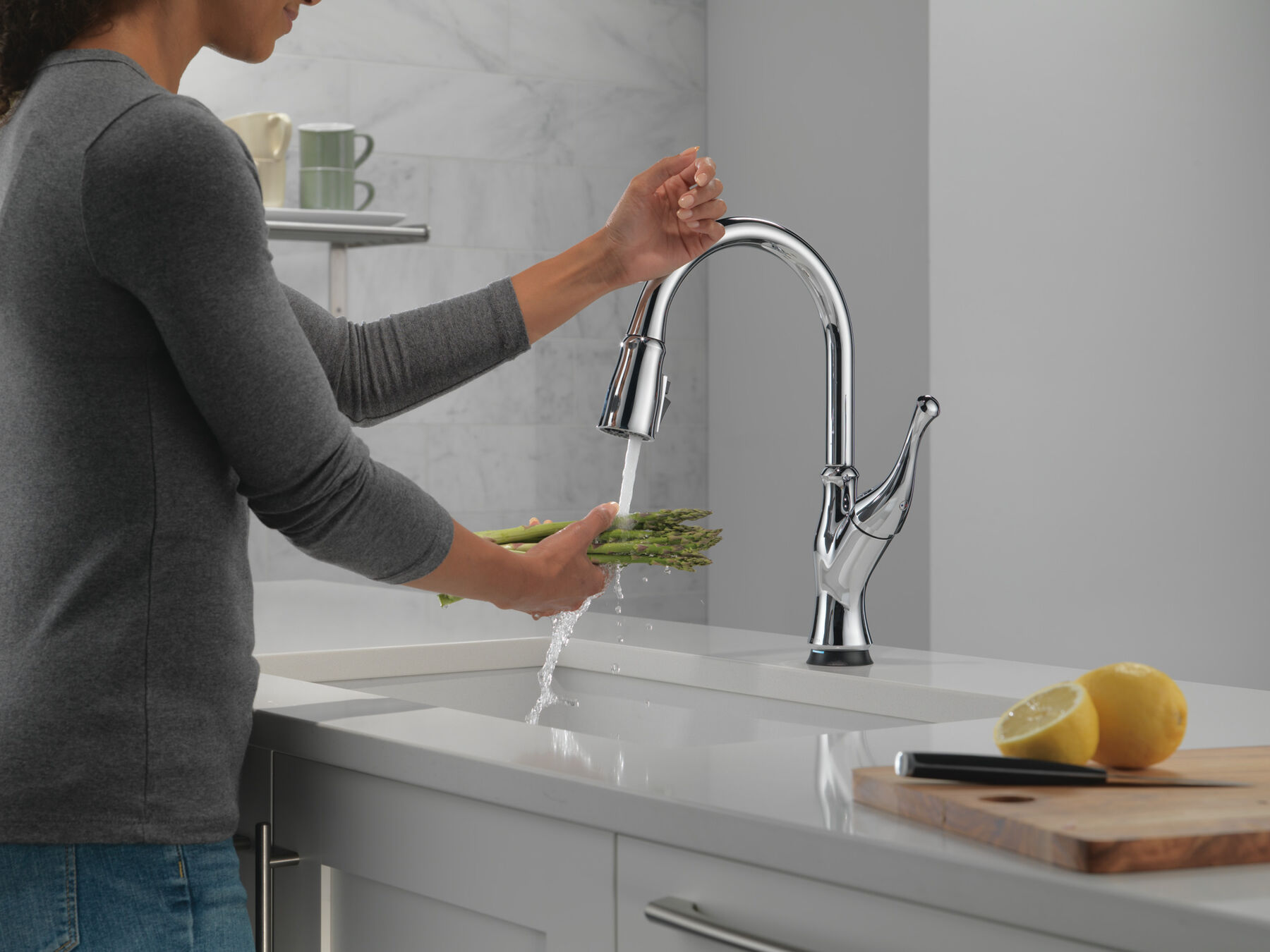Single-Handle Pull-Down Kitchen Faucet with Touch<sub>2</sub>O® Technology Technology, image 5