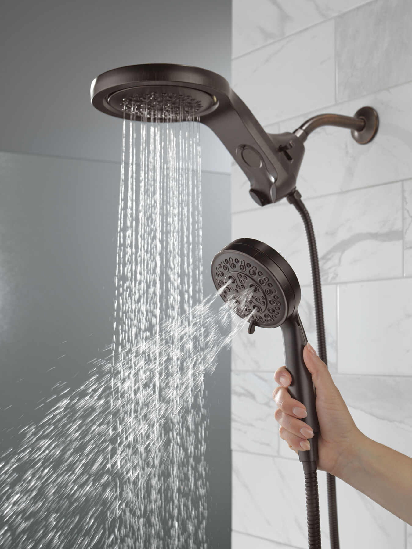 Cabezal de ducha dos en uno de 5 ajustes HydroRain® H2Okinetic® (producto recertificado), imagen 4