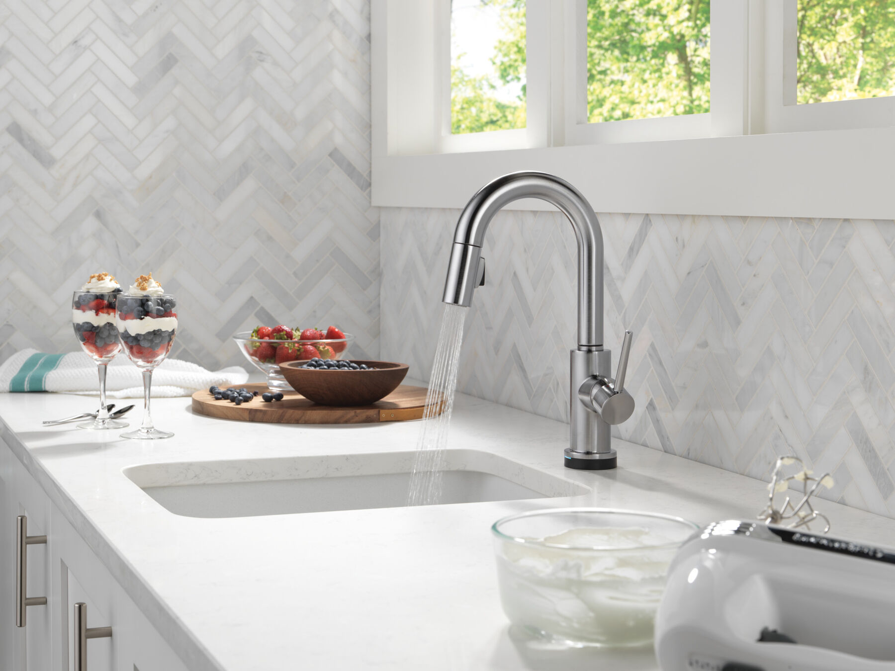 Touch2O® Bar / Prep Faucet with Touchless Technology, image 12