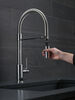 Llave para cocina extensible de una manija con tubo de salida con muelle