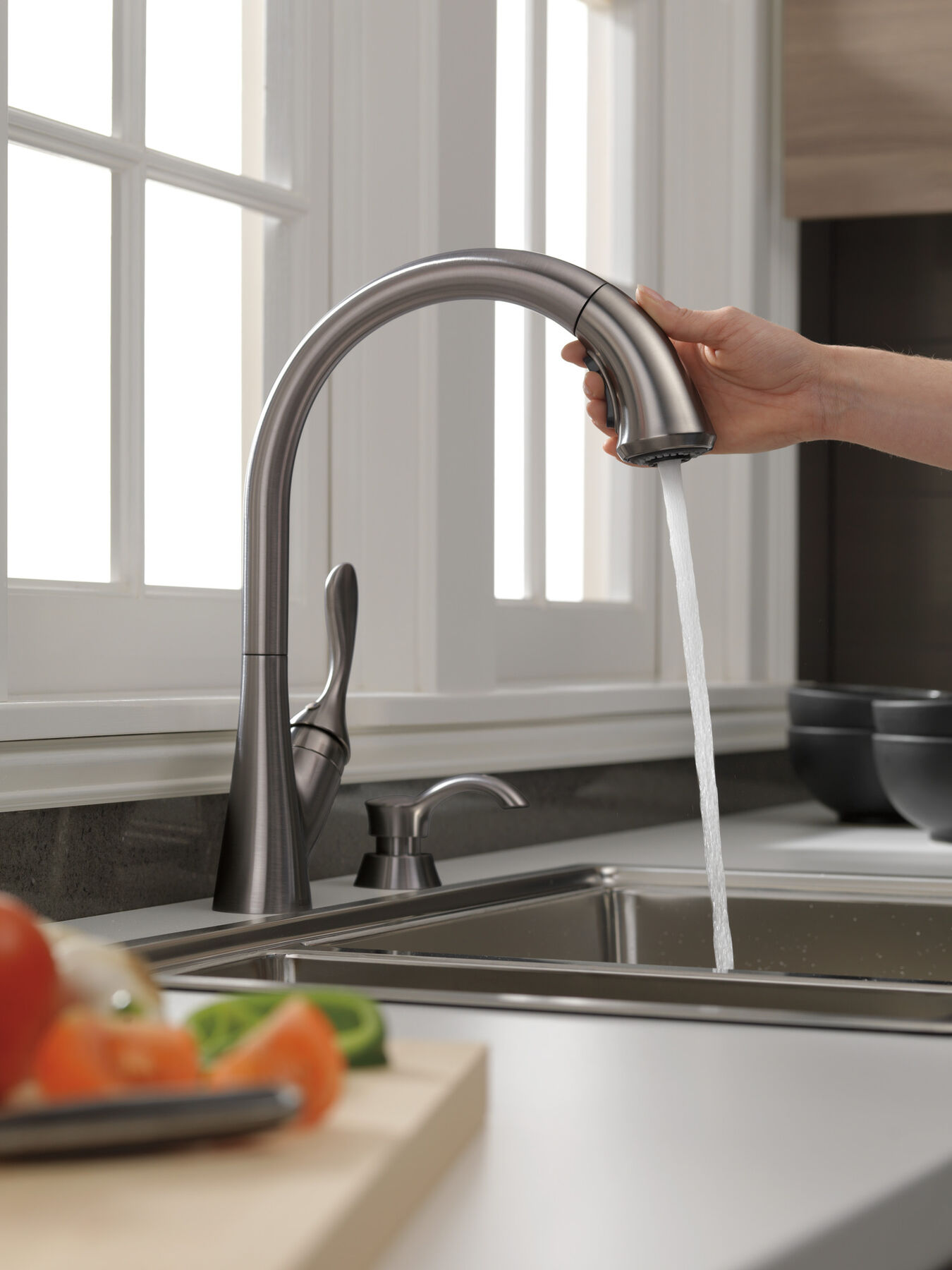 Llave para cocina monomando extensible con dispensador de jabón y tecnología ShieldSpray®, imagen 5