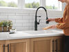 Llave para cocina extensible de una manija con tubo de salida con muelle