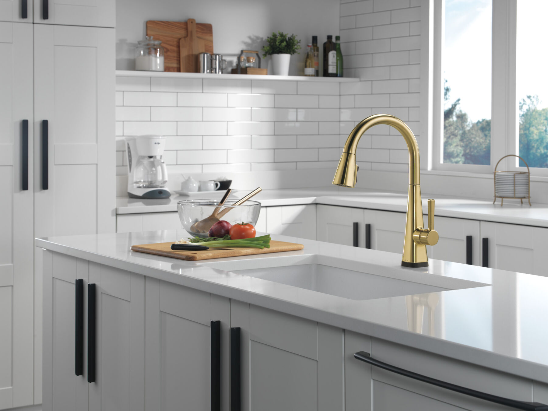 Single-Handle Pull-Down Kitchen Faucet with Touch<sub>2</sub>O® Technology, image 1