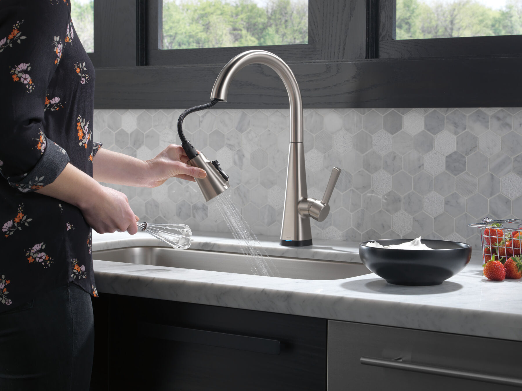 Single-Handle Pull-Down Kitchen Faucet with Touch<sub>2</sub>O® Technology, image 32