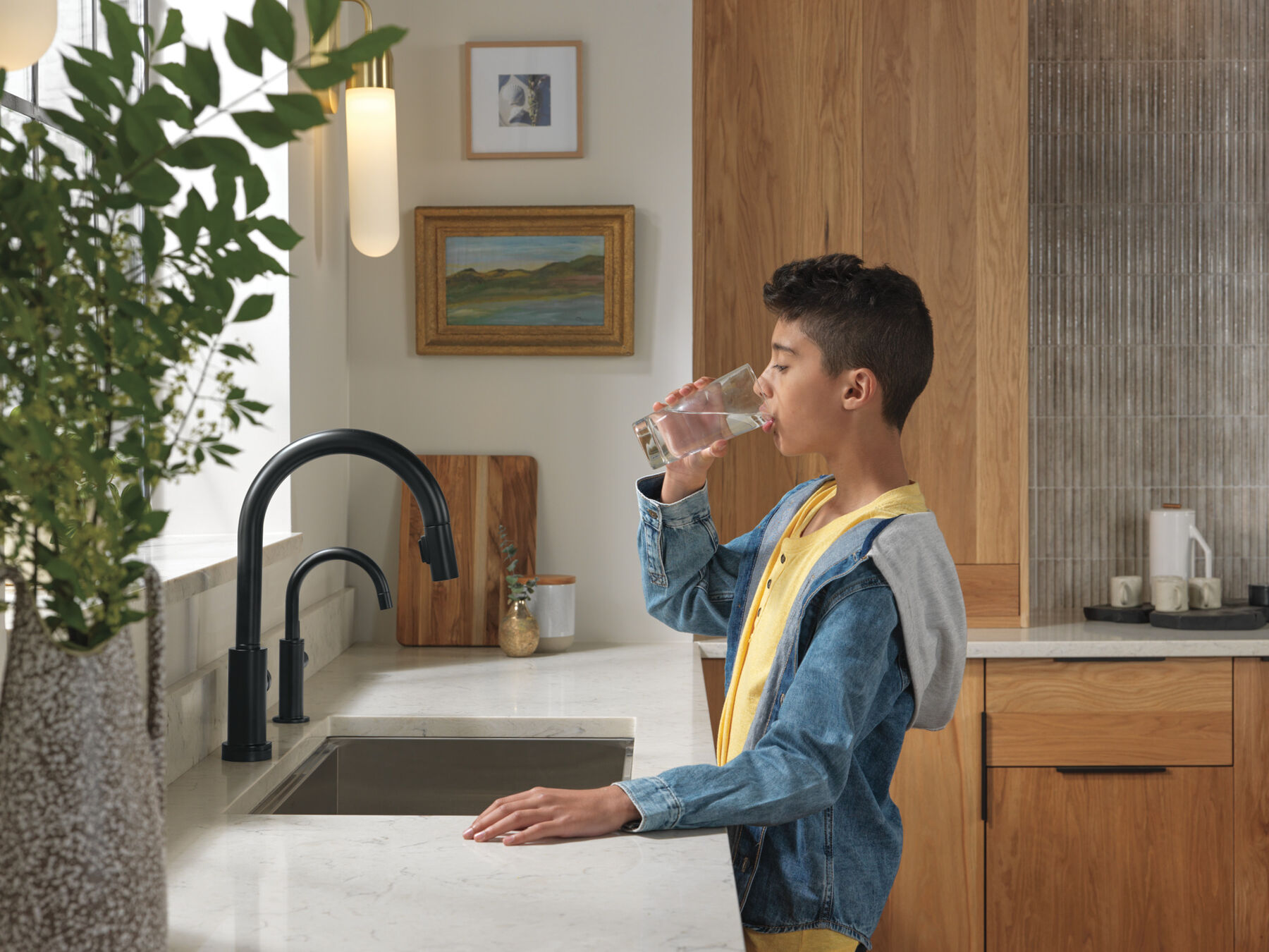 Touch<sub>2</sub>O® Technology Kitchen Faucet with Touchless Technology, image 17