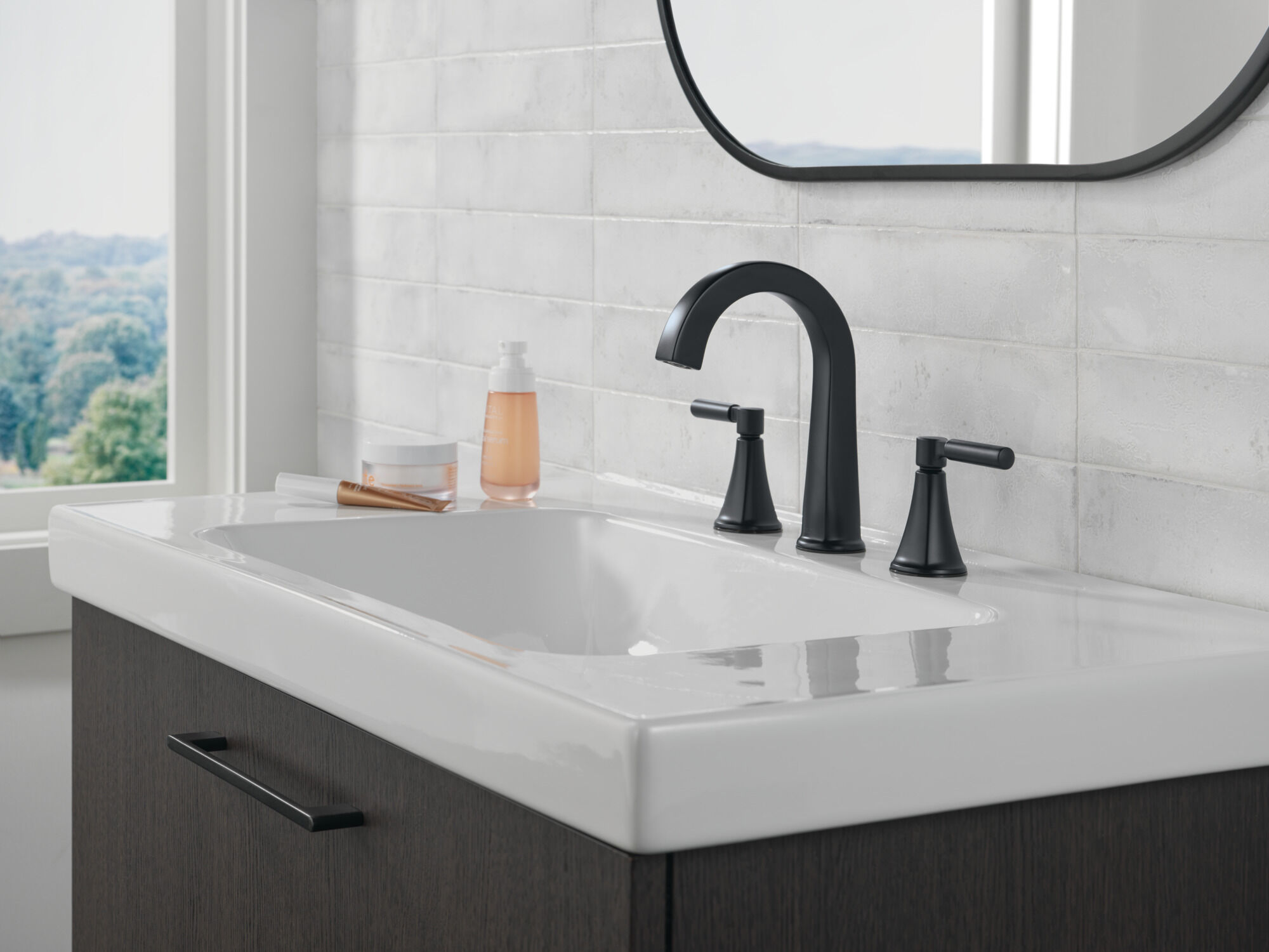 Llave para bano de extension de dos manijas negro mate 35839LF BL Delta Faucet
