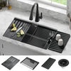 Lavabo de cocina tipo estación de trabajo con un receptáculo de compuesto de granito de 30" de montaje bajo encimera, con reborde WorkFlow™ y accesorios en negro metálico