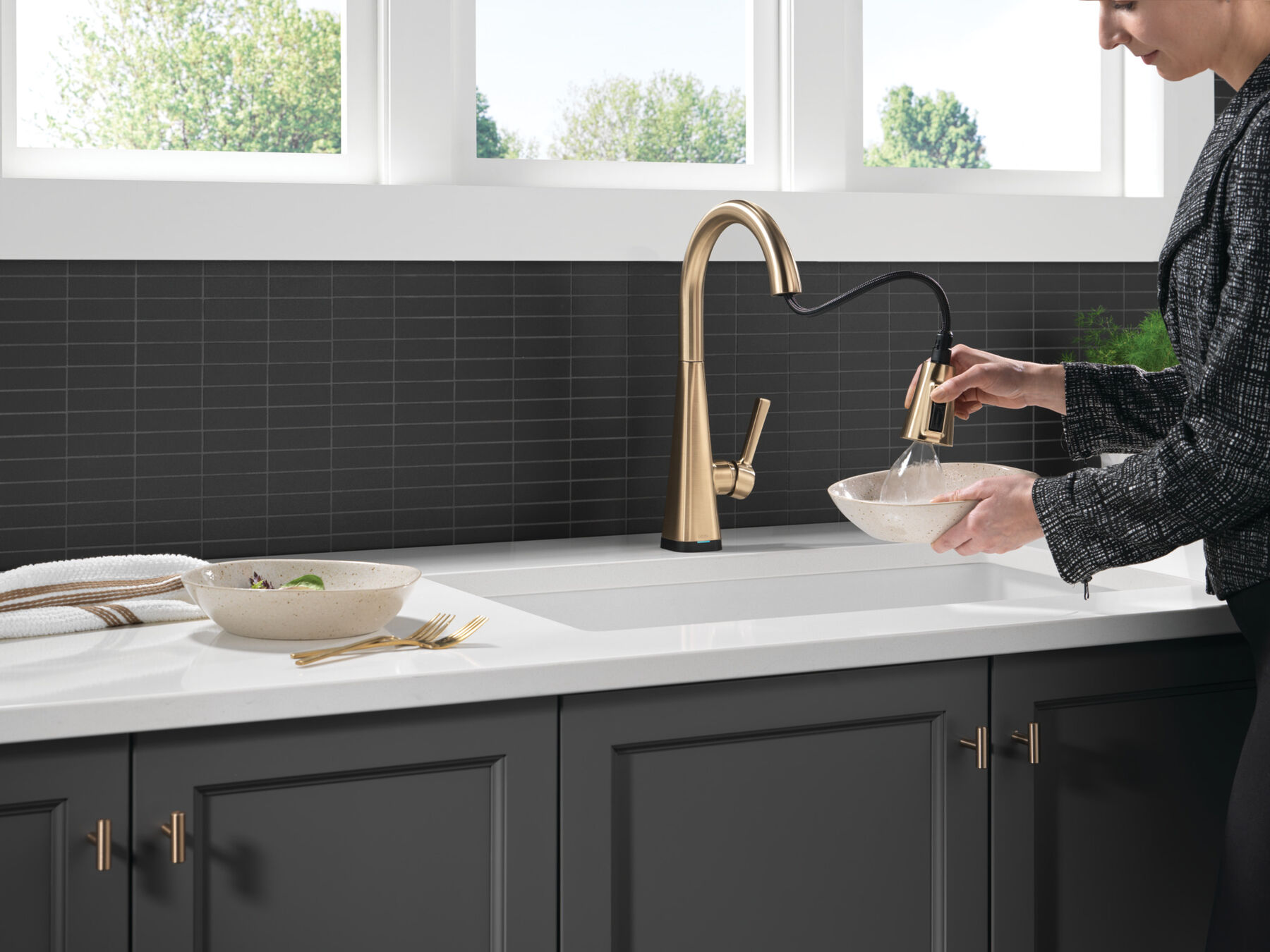 Single-Handle Pull-Down Kitchen Faucet with Touch<sub>2</sub>O® Technology, image 8