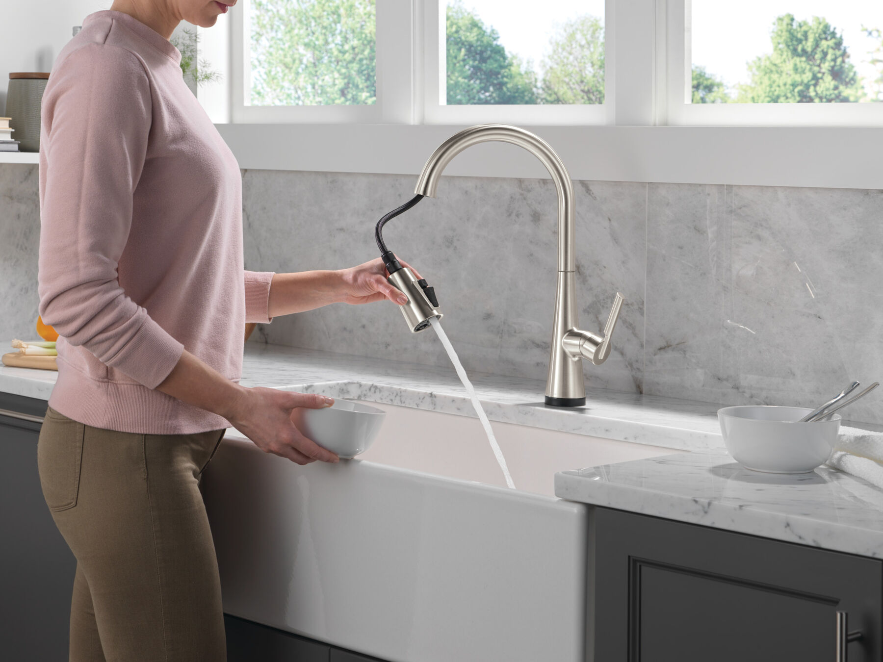 Single Handle Pull-Down Touch<sub>2</sub>O® Technology Kitchen Faucet with Touchless Technology, image 7
