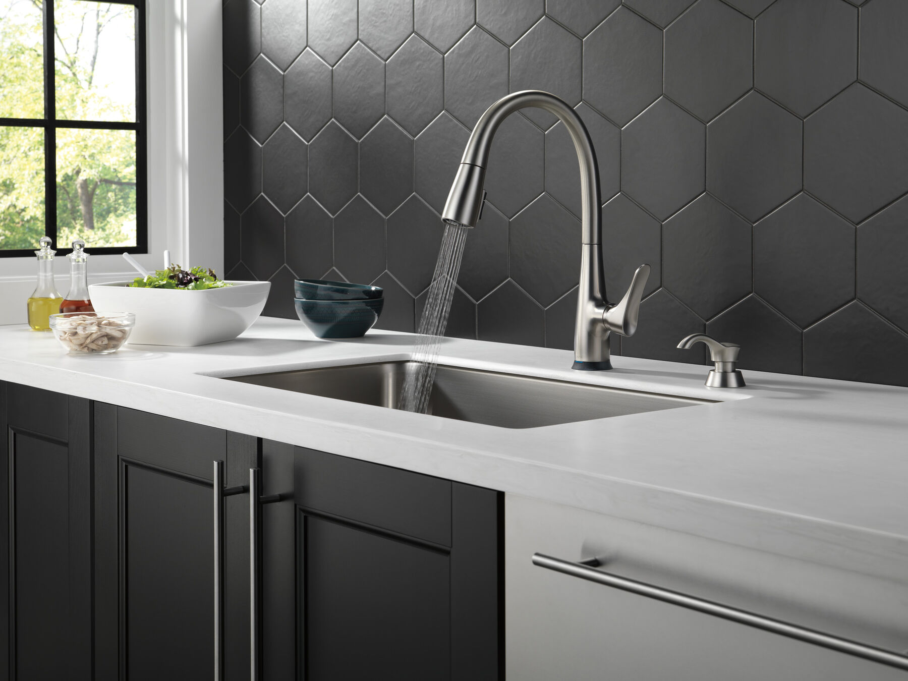 Dunsley Single Handle Pull-Down Kitchen Faucet with Touch<sub>2</sub>O® and VoiceIQ® Technology, image 5