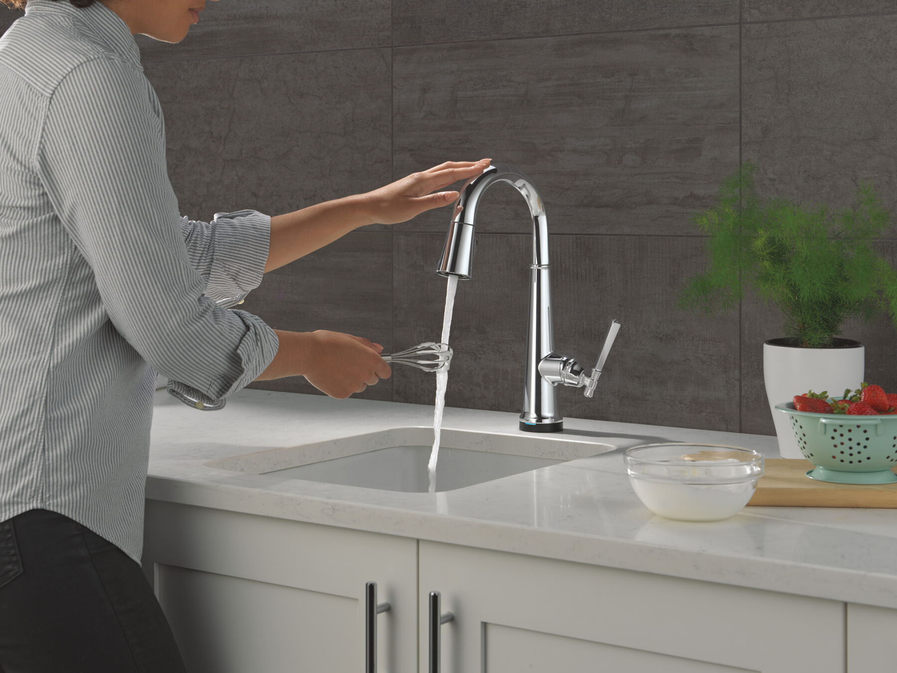 Touch2O® Bar / Prep Faucet with Touchless Technology, image 5