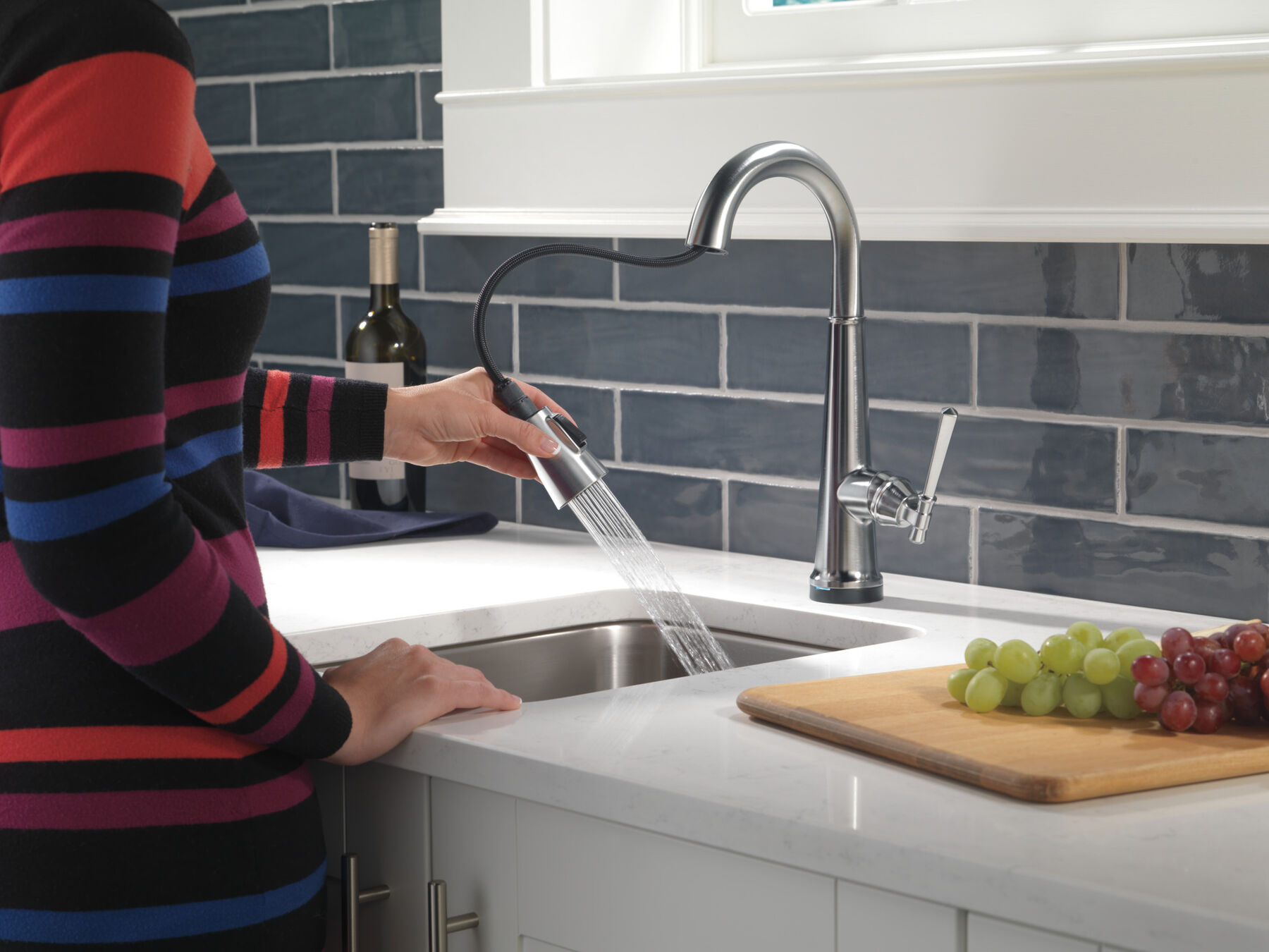 Single Handle Pull-Down Bar/Prep Faucet with Touch<sub>2</sub>O® Technology, image 4