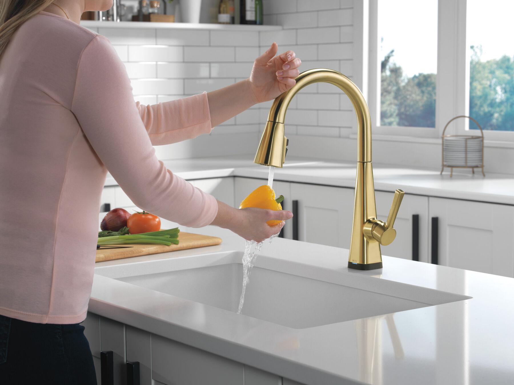 Single-Handle Pull-Down Kitchen Faucet with Touch<sub>2</sub>O® Technology, image 5
