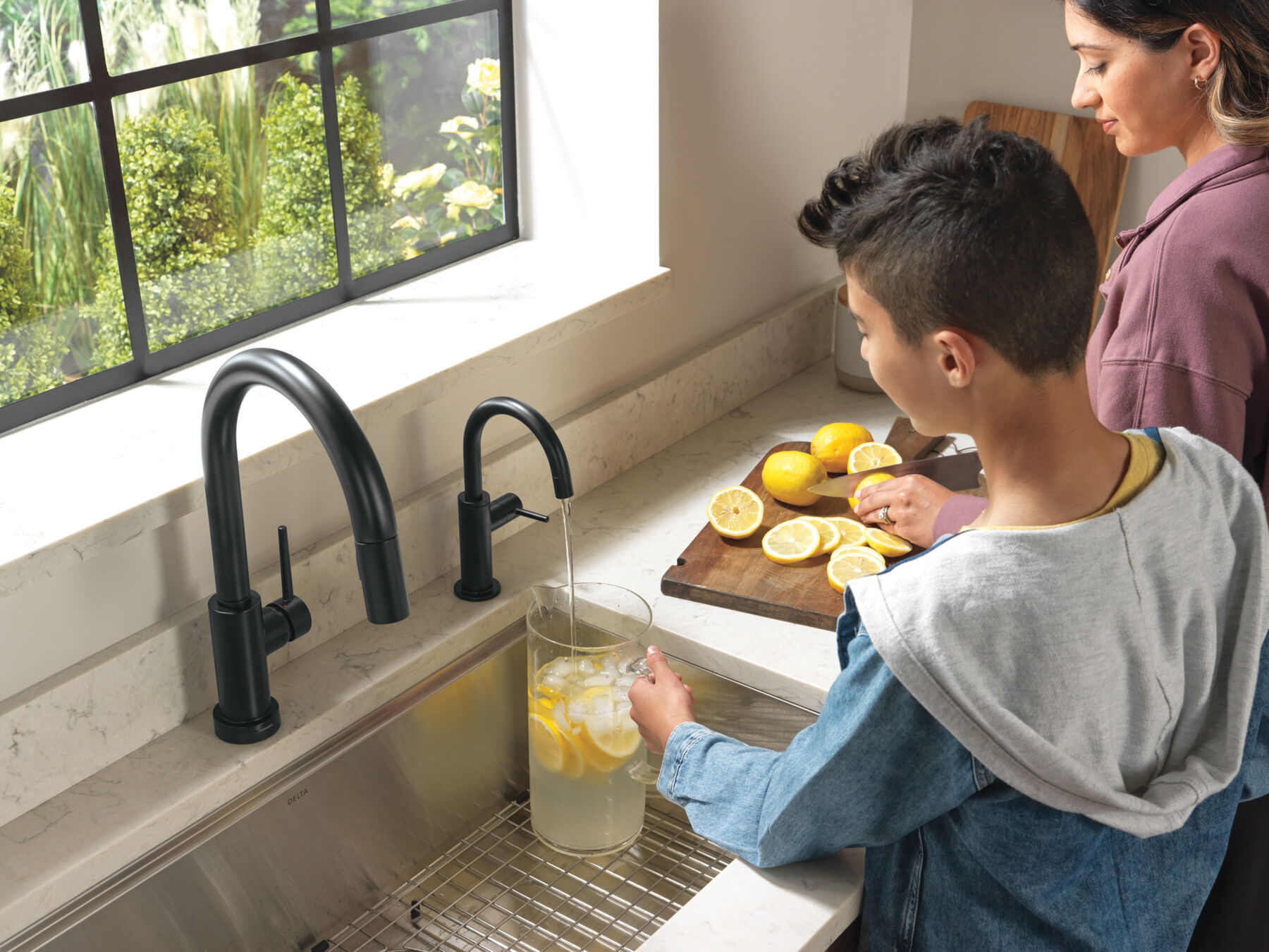 Touch<sub>2</sub>O® Technology Kitchen Faucet with Touchless Technology, image 54