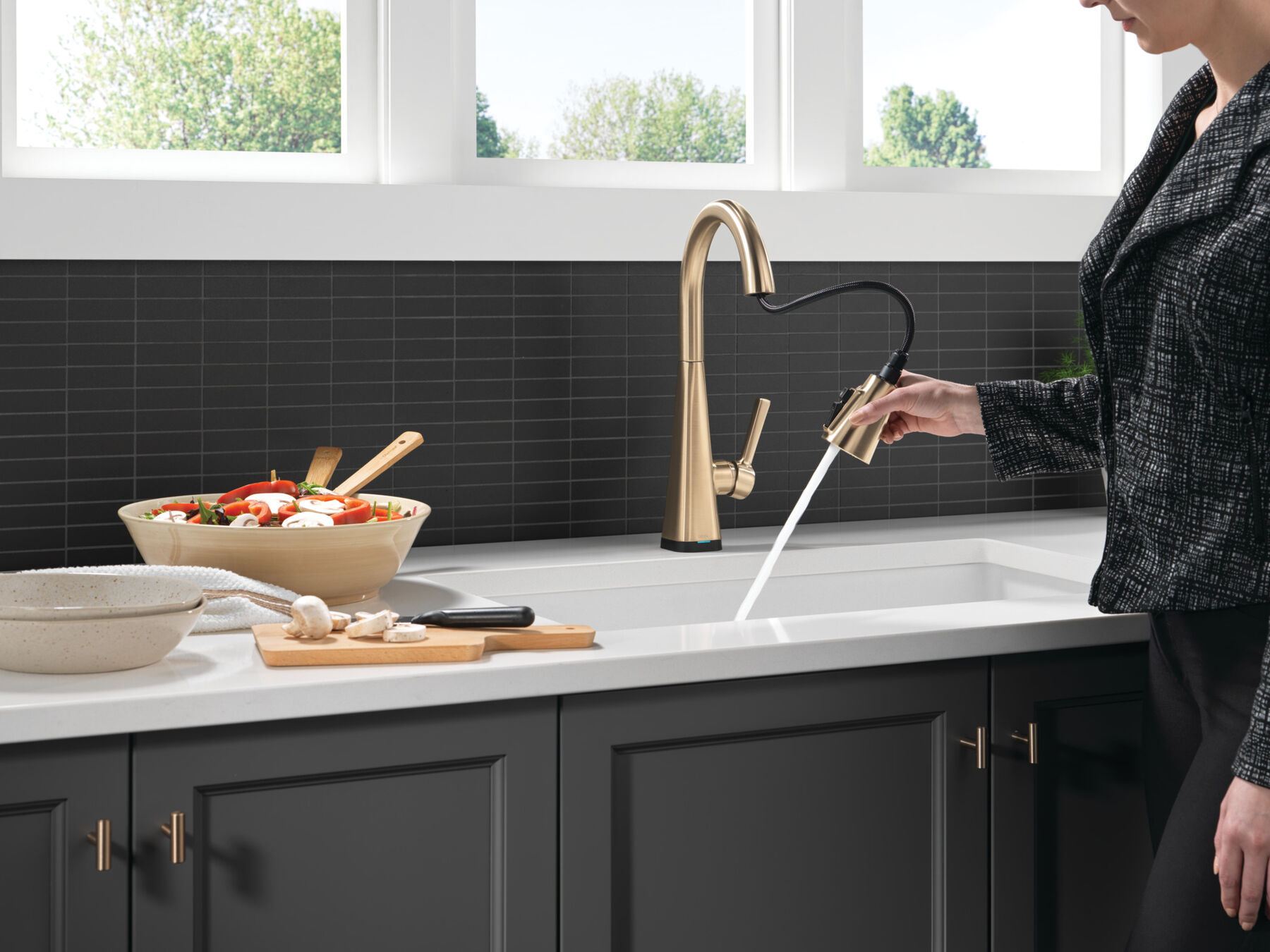 Single-Handle Pull-Down Kitchen Faucet with Touch<sub>2</sub>O® Technology, image 4