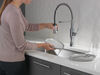Llave para cocina extensible de una manija con tubo de salida con muelle