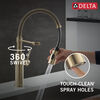 Llave para cocina extensible de una manija con tubo de salida con muelle
