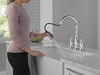 Llave para cocina tipo puente extensible con dos manijas