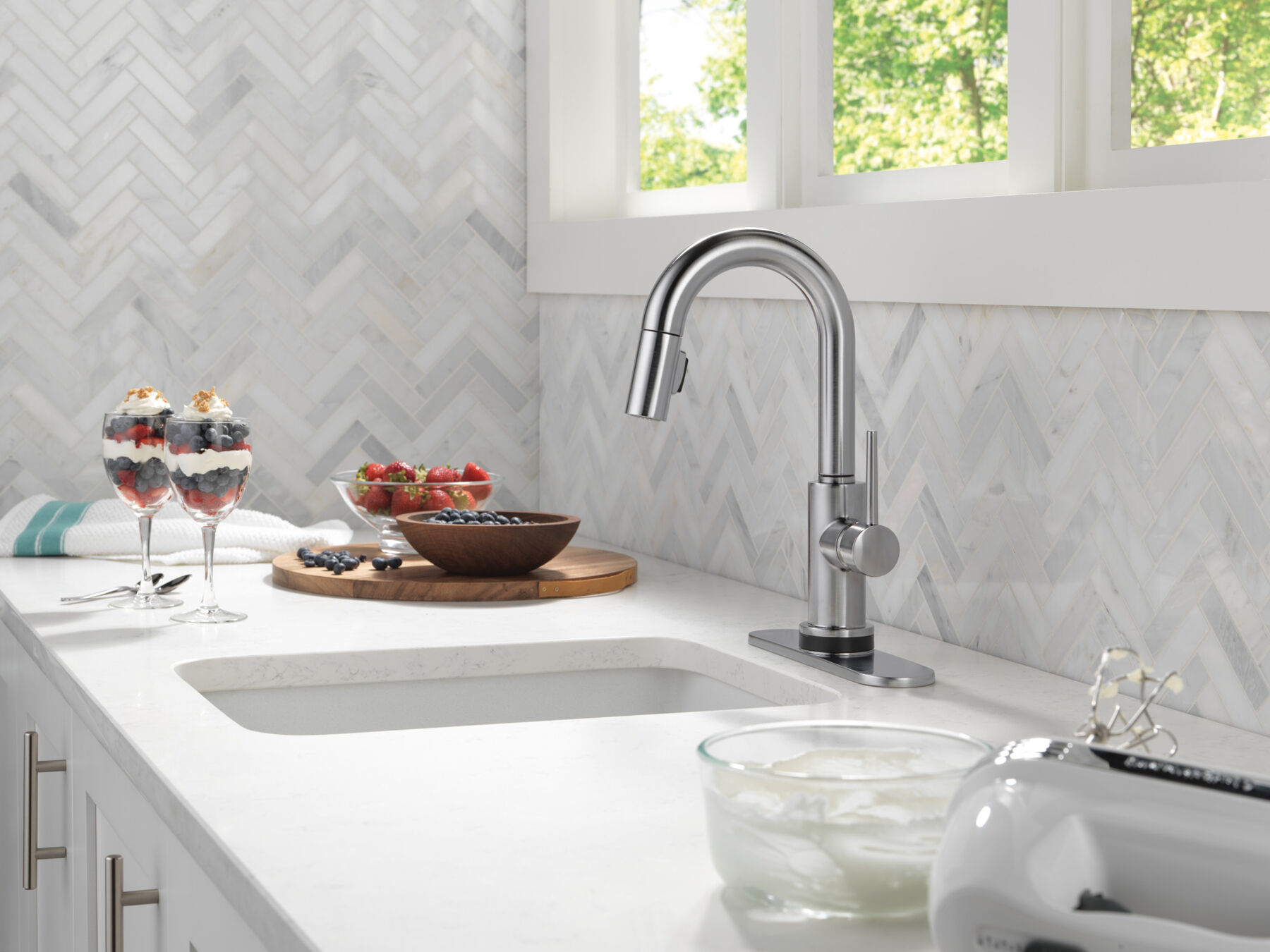 Touch2O® Bar / Prep Faucet with Touchless Technology, image 8