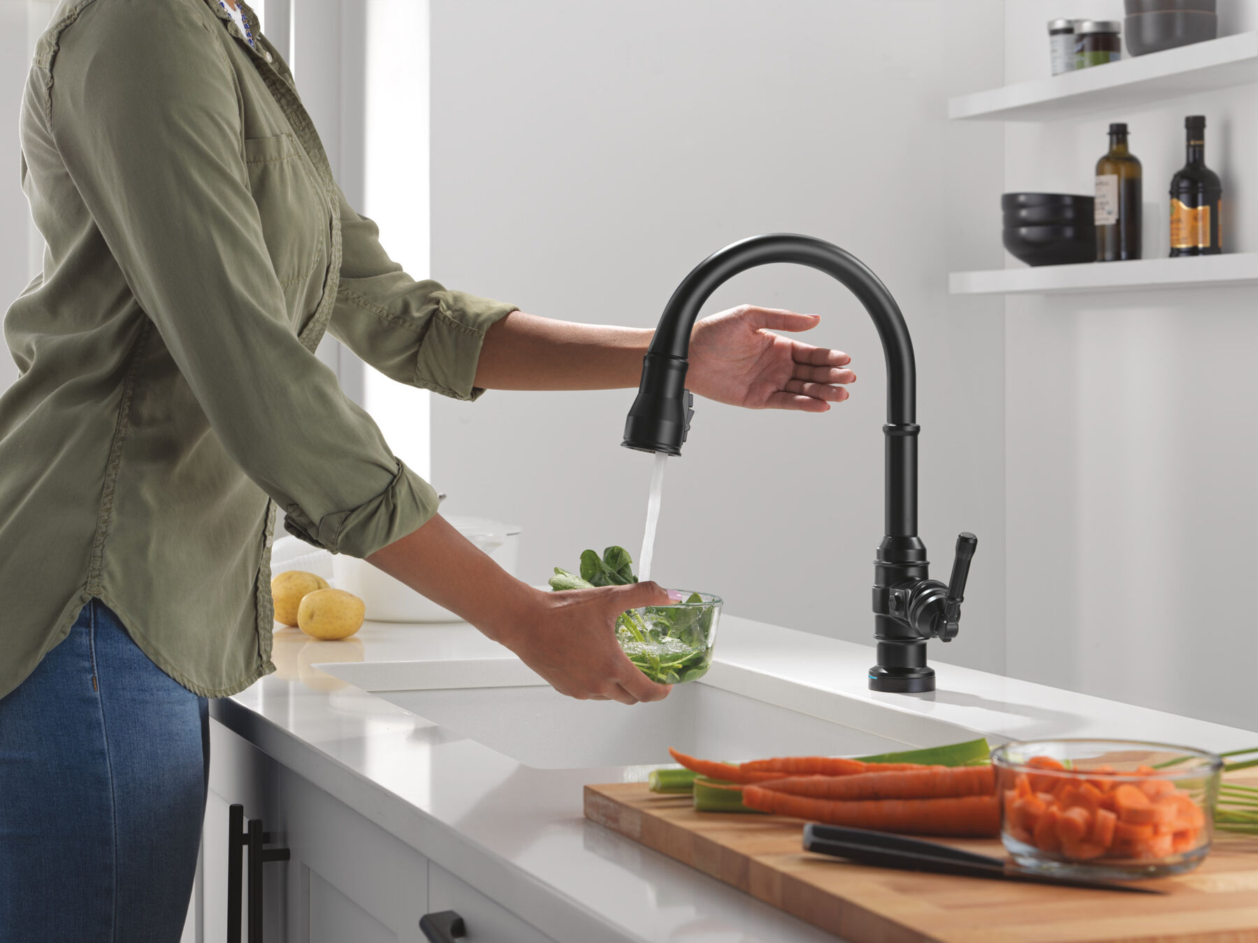 Touch<sub>2</sub>O® Technology Kitchen Faucet with Touchless Technology, image 4