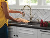 Llave monomando deslizable para cocina con dispensador de jabón y tecnología ShieldSpray