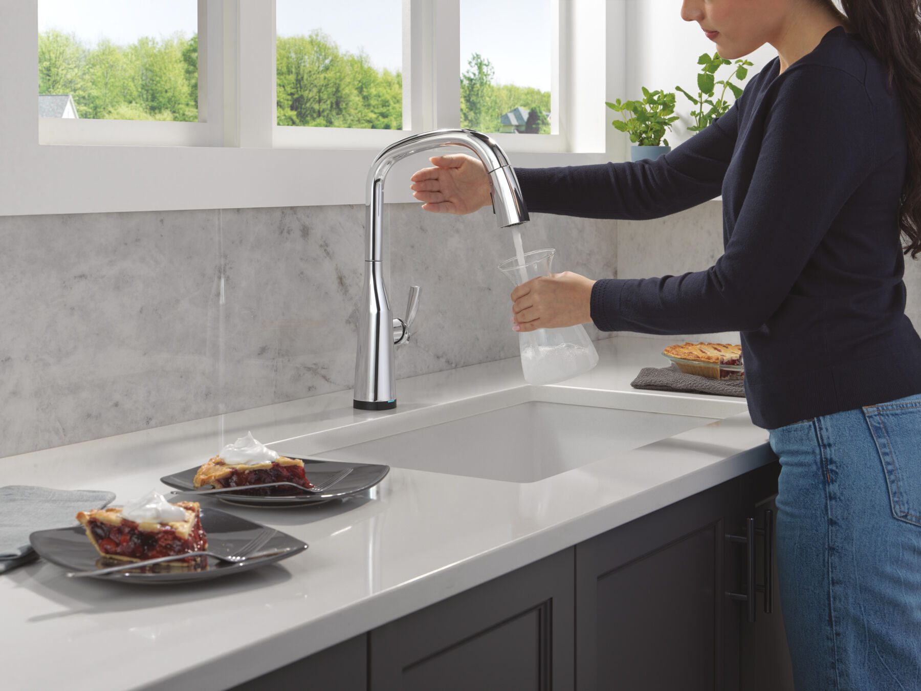 Touch<sub>2</sub>O® Technology Kitchen Faucet with Touchless Technology, image 5