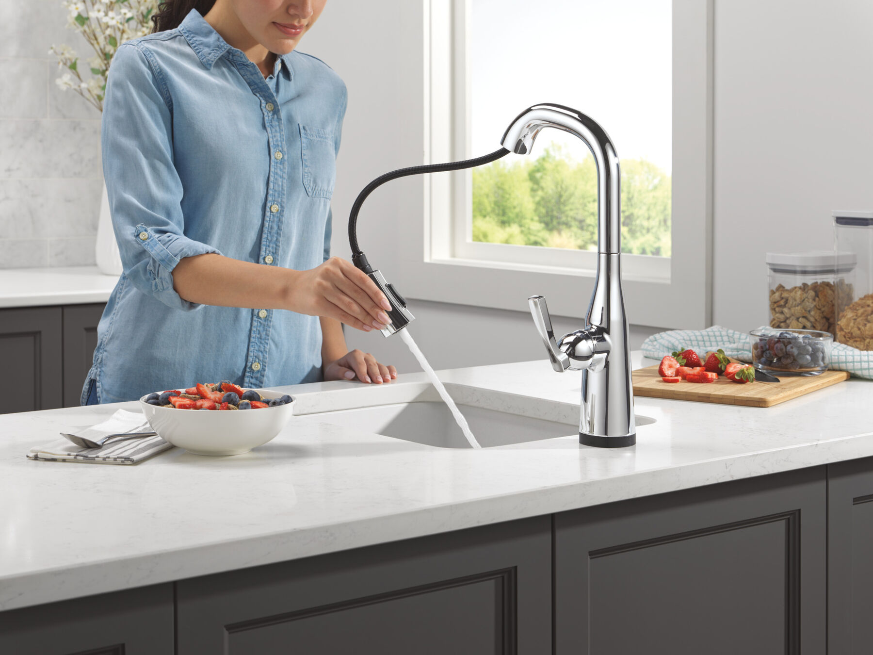 Touch2O® Bar / Prep Faucet with Touchless Technology, image 3