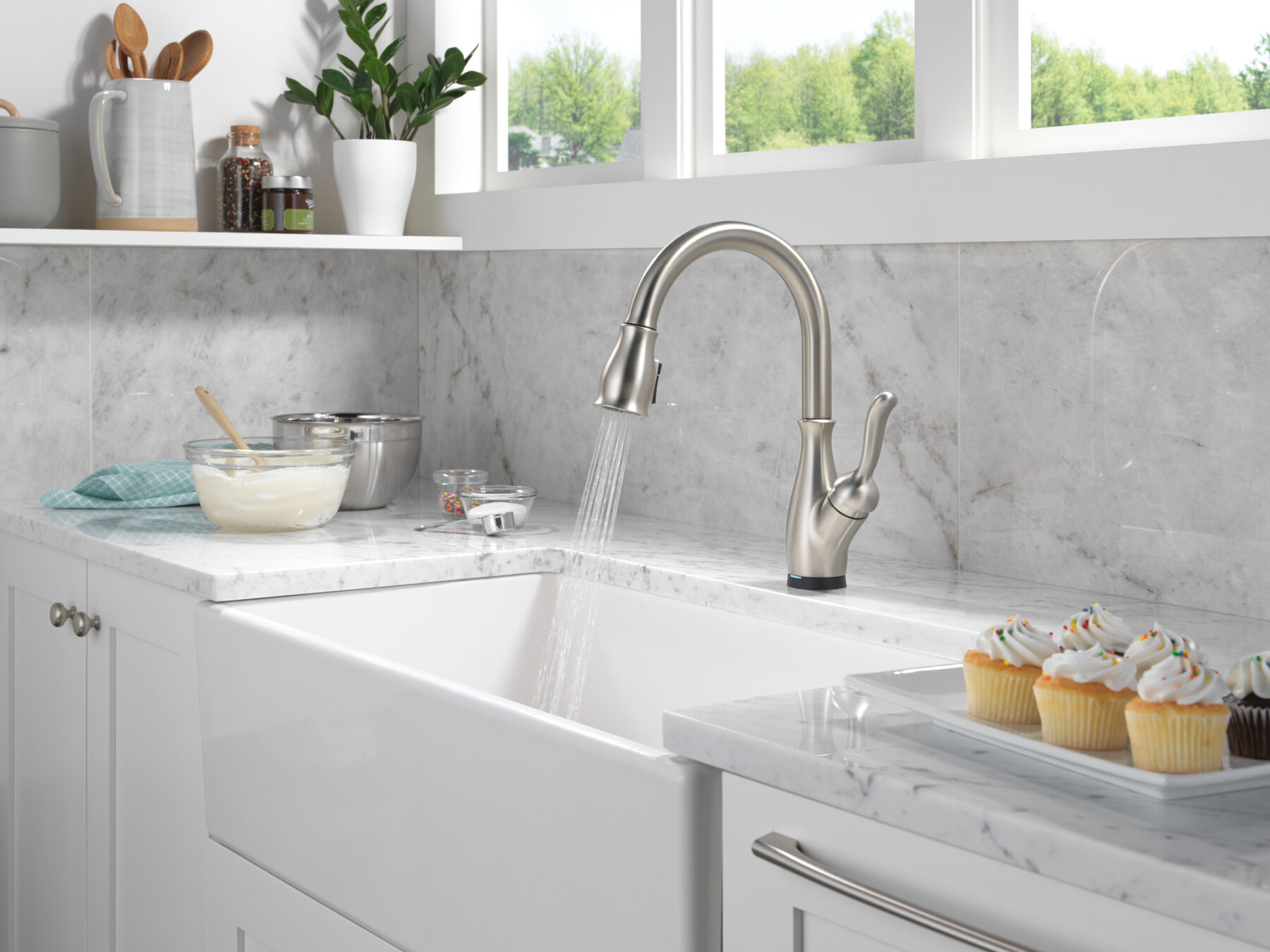 Touch<sub>2</sub>O® Technology Kitchen Faucet with Touchless Technology, image 14