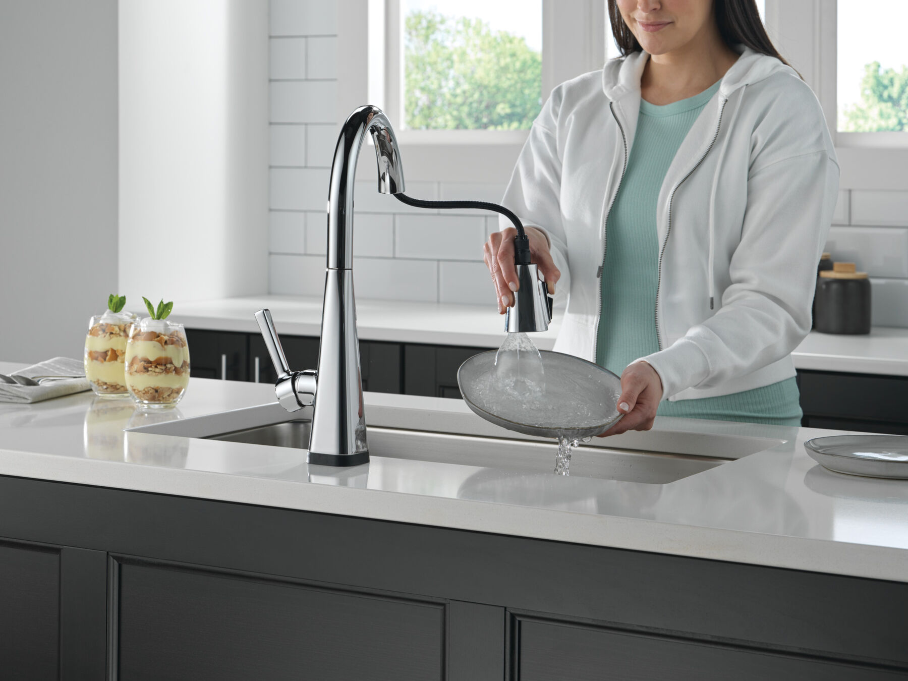 Single-Handle Pull-Down Kitchen Faucet with Touch<sub>2</sub>O® Technology, image 8
