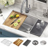 Lavabo de cocina tipo estación de trabajo con un receptáculo de acero inoxidable calibre 16 de 23" de montaje bajo encimera, con reborde WorkFlow™ y accesorios