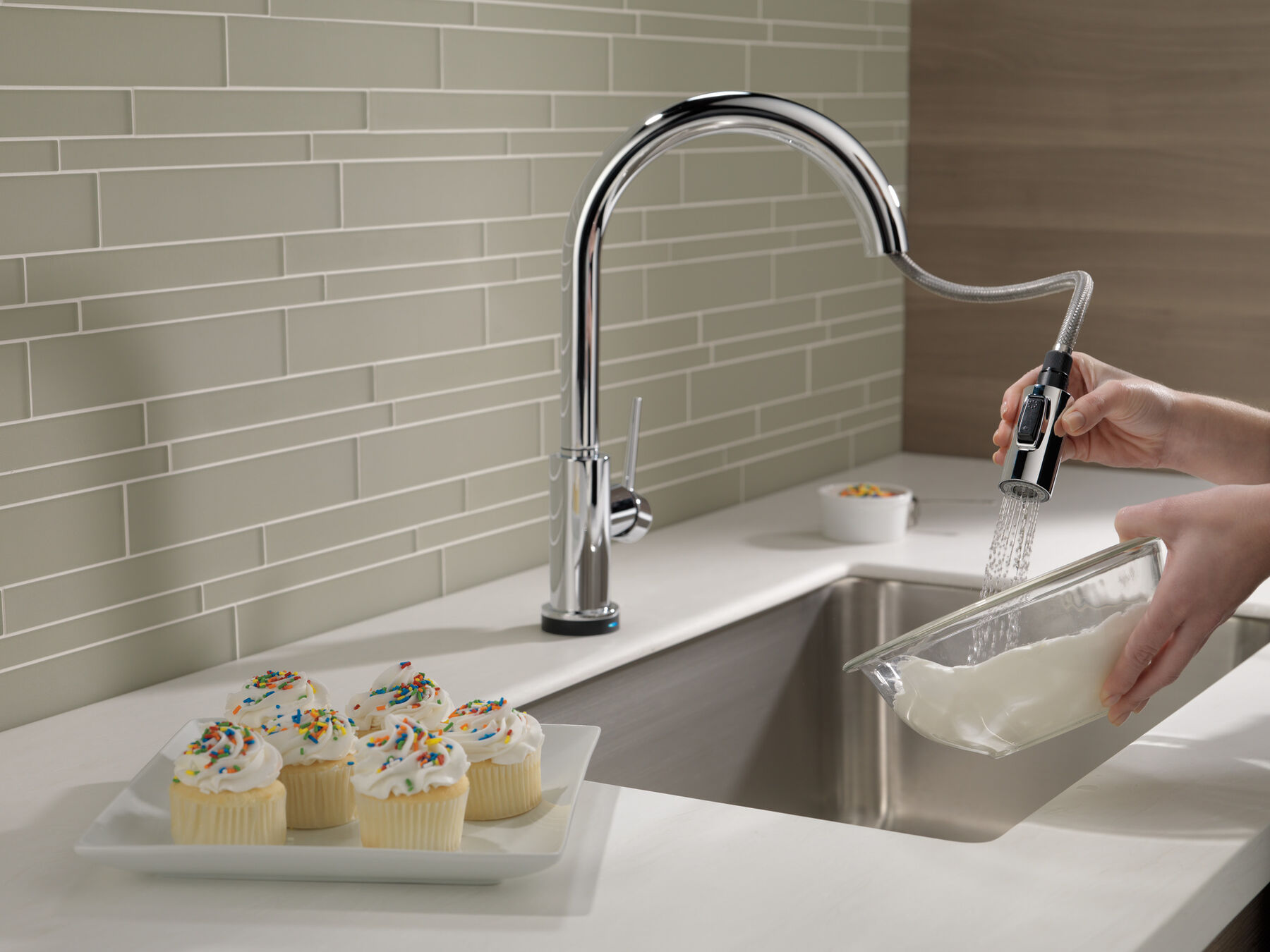 VoiceIQ® Single-Handle Pull-Down Kitchen Faucet with Touch<sub>2</sub>O® Technology, image 7