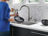 Llave para cocina monomando extensible con dispensador de jabón y tecnología ShieldSpray®