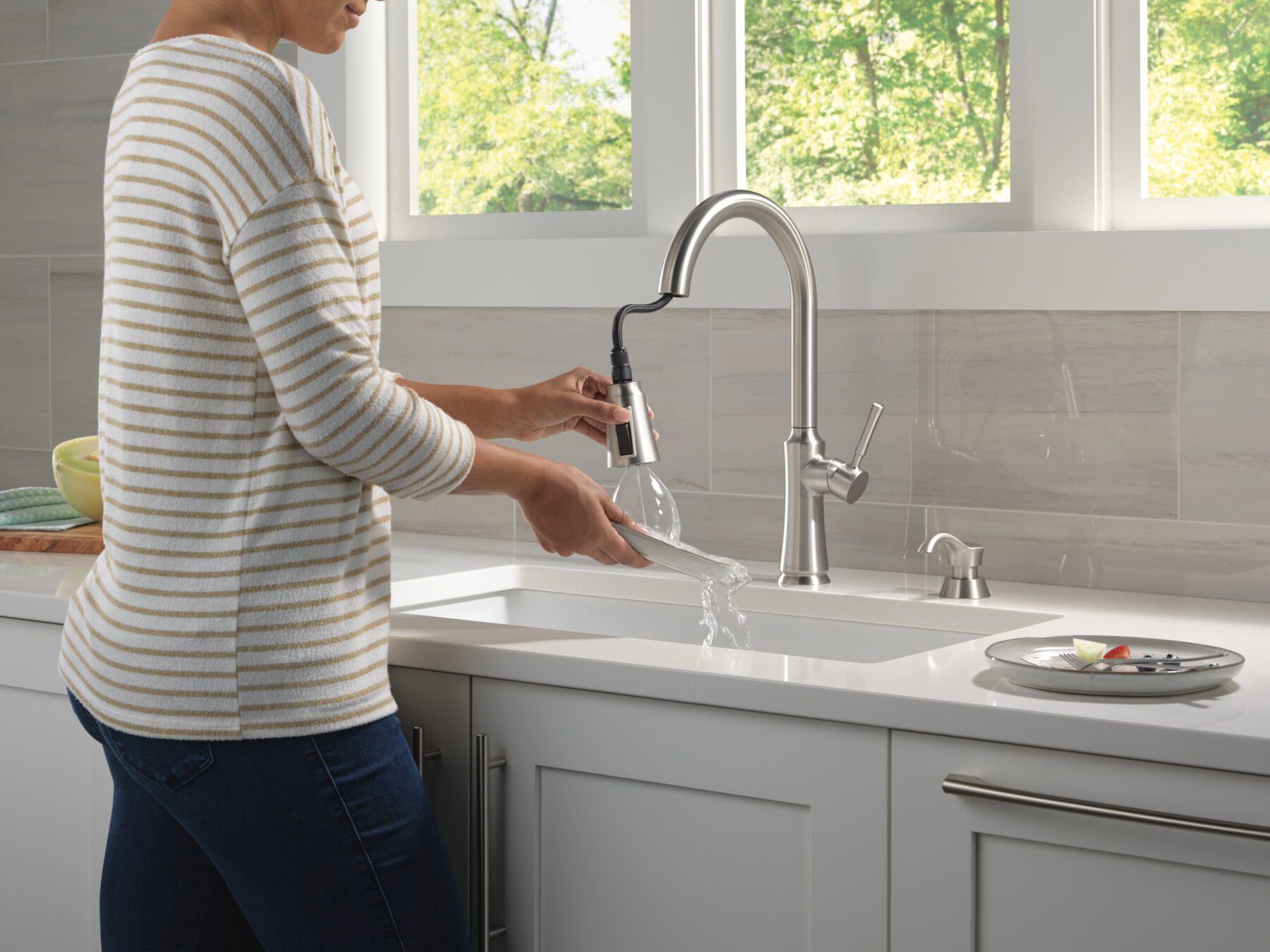 Llave para cocina monomando extensible con dispensador de jabón y tecnología ShieldSpray, imagen 5
