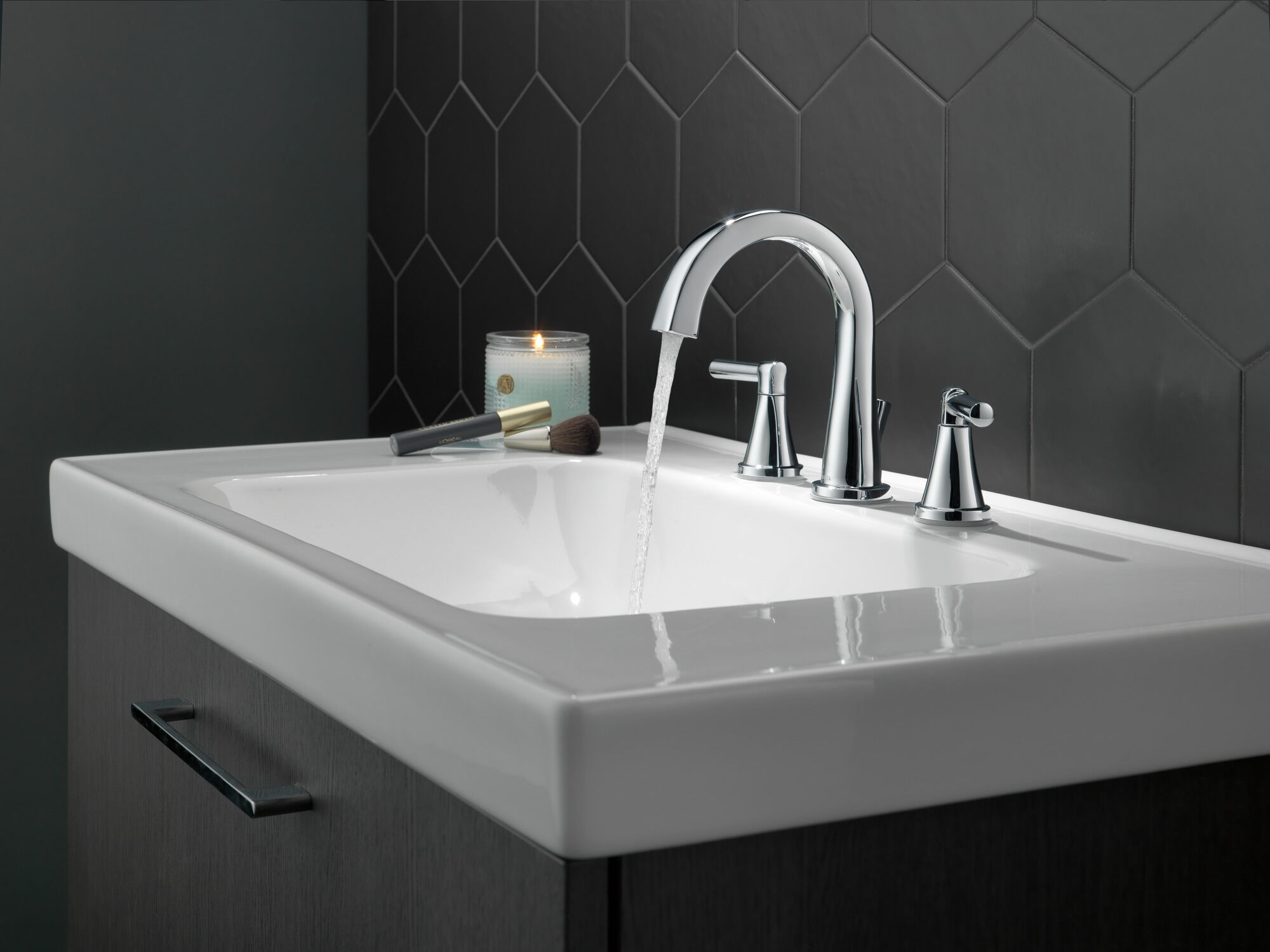 Llave para bano de extension de dos manijas cromada 35891LF Delta Faucet
