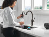 Llave de una manija con tubo de salida deslizable para cocina