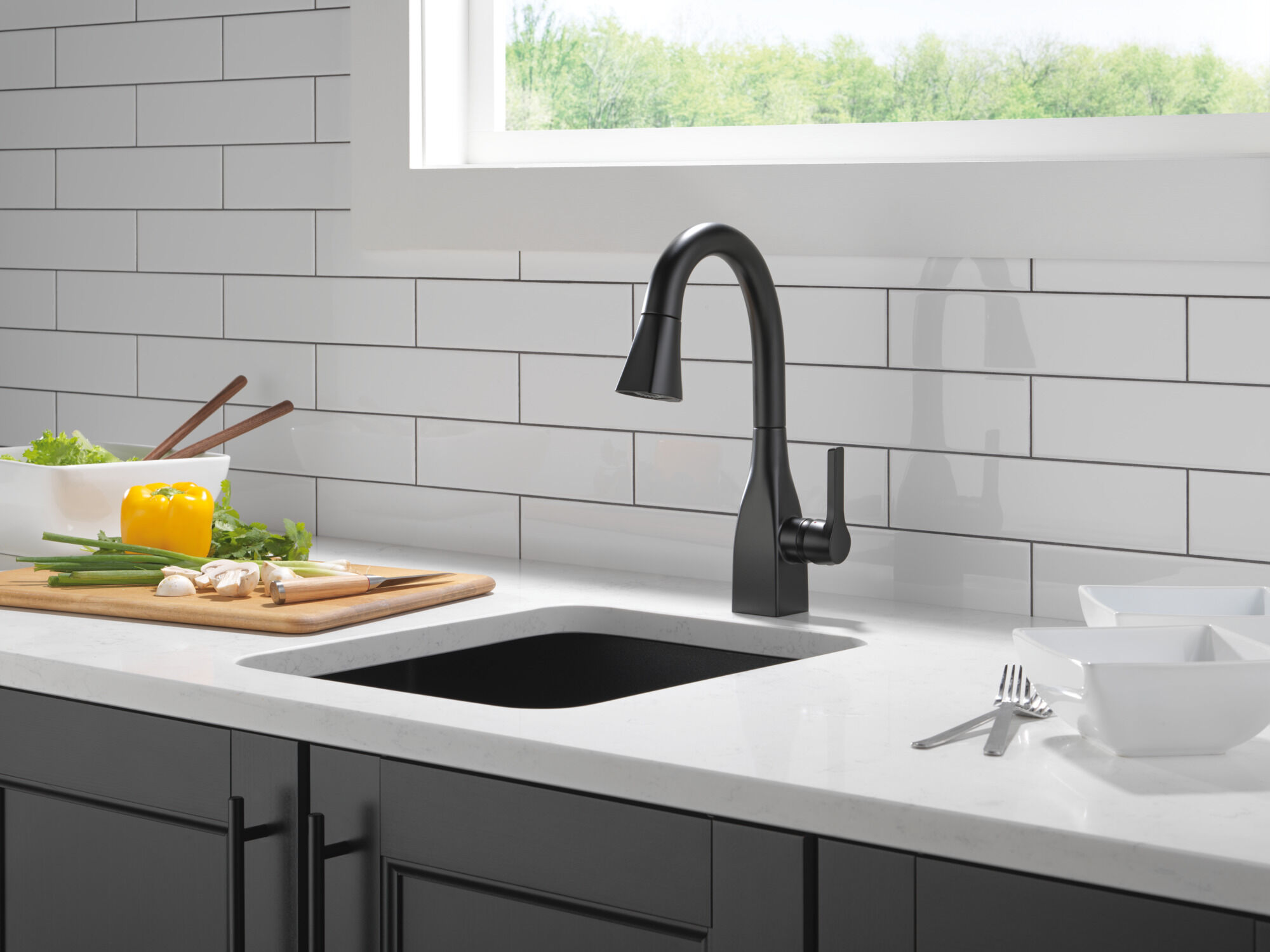 Llave para barra preparacion de alimentos extensible de una manija en negro mate 9983 BL DST Delta Faucet