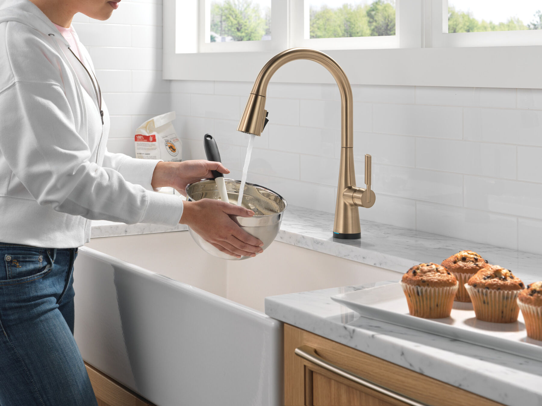 Single Handle Pull-Down Touch<sub>2</sub>O® Technology Kitchen Faucet with Touchless Technology, image 4