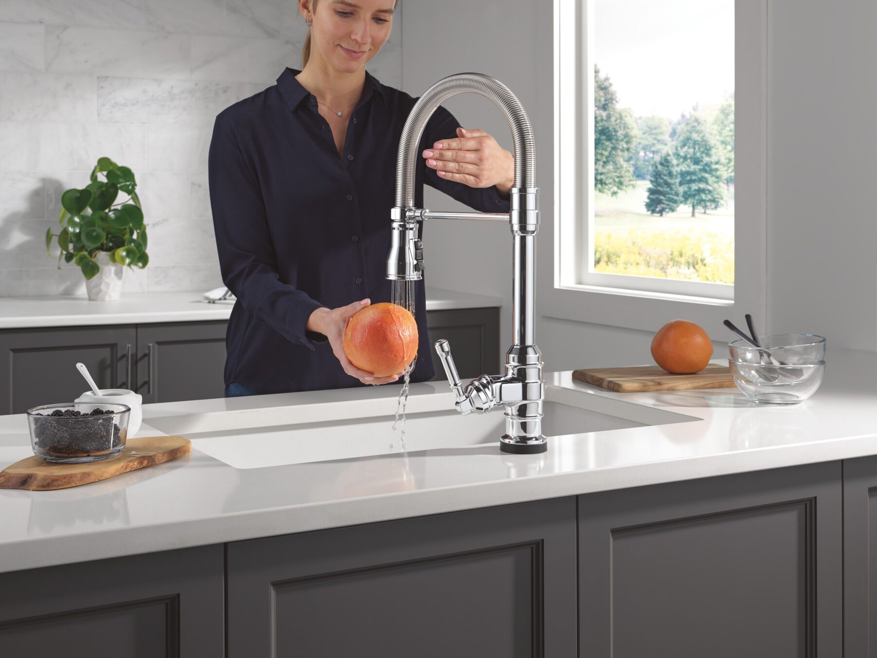 Touch<sub>2</sub>O® Technology Kitchen Faucet with Touchless Technology, image 4