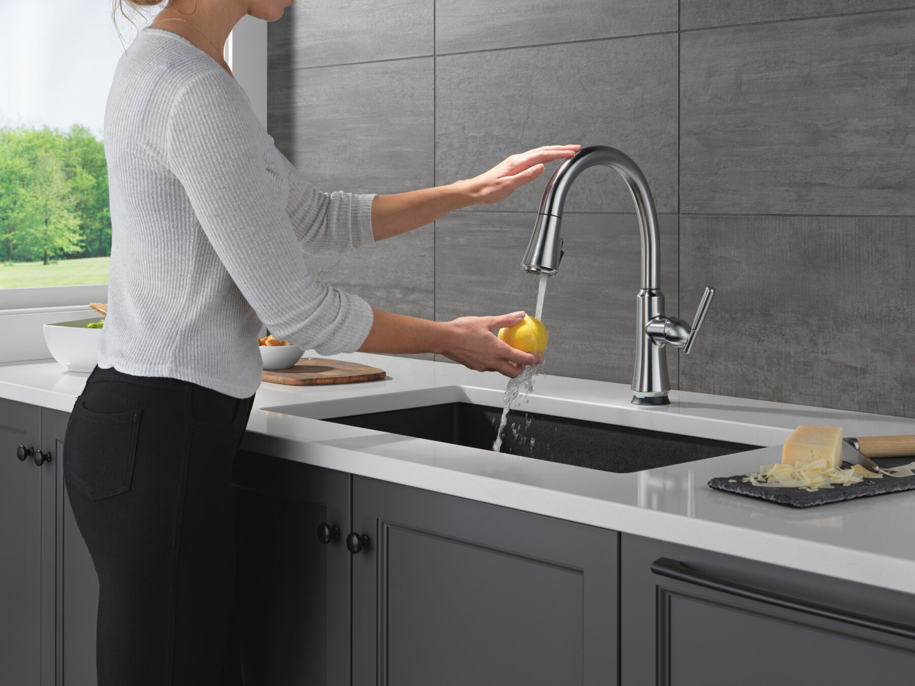 Touch<sub>2</sub>O® Technology Kitchen Faucet with Touchless Technology, image 4