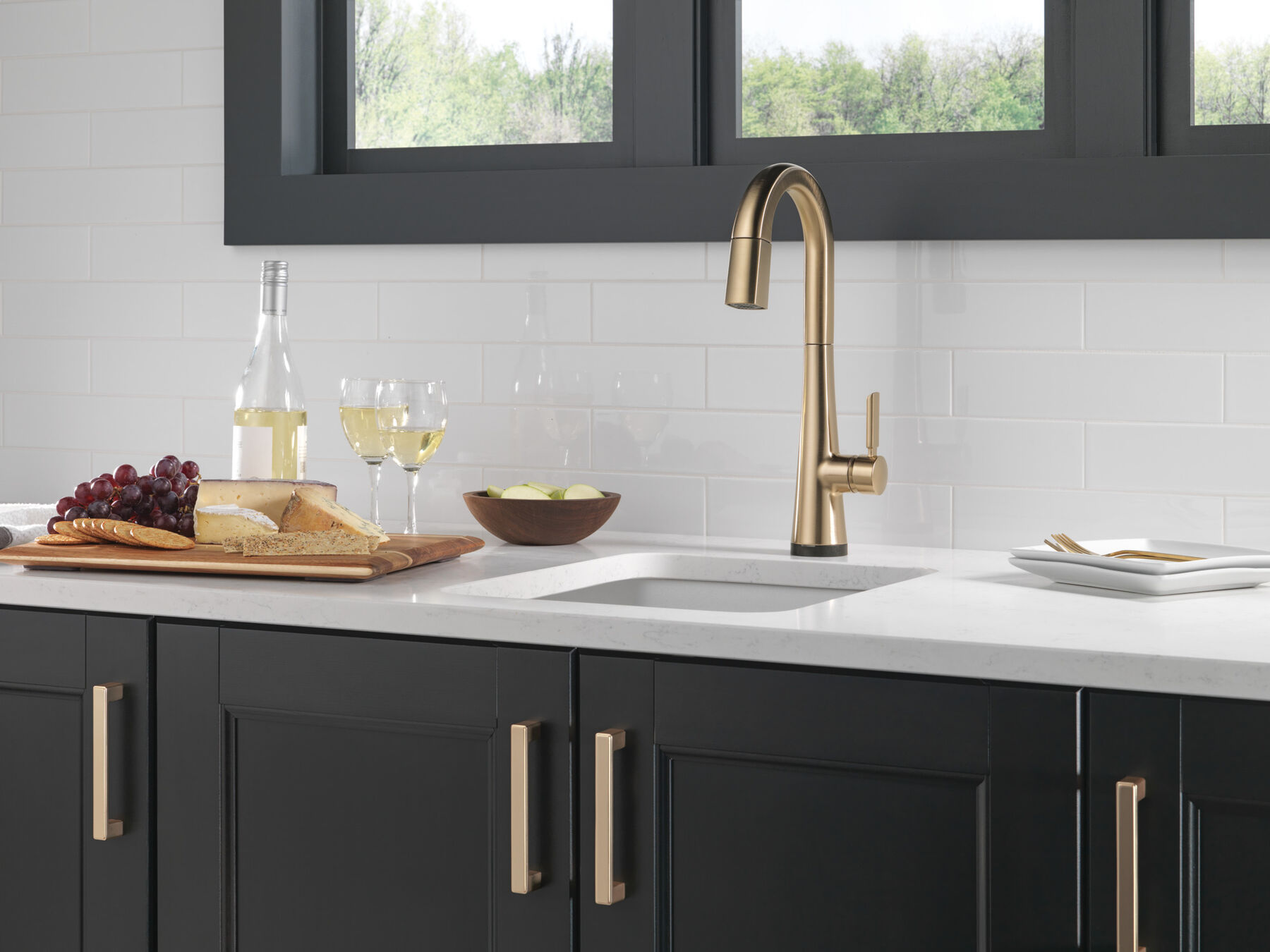 Single Handle Pull-Down Bar/Prep Faucet with Touch<sub>2</sub>O® Technology, image 10