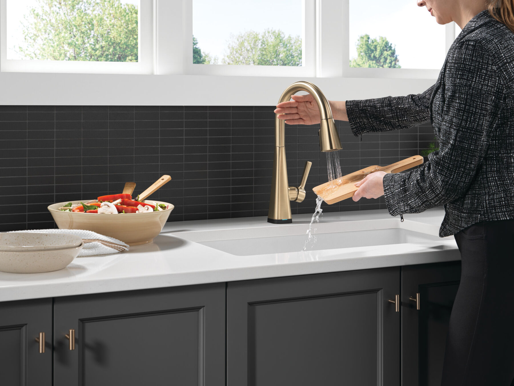 Single-Handle Pull-Down Kitchen Faucet with Touch<sub>2</sub>O® Technology, image 5