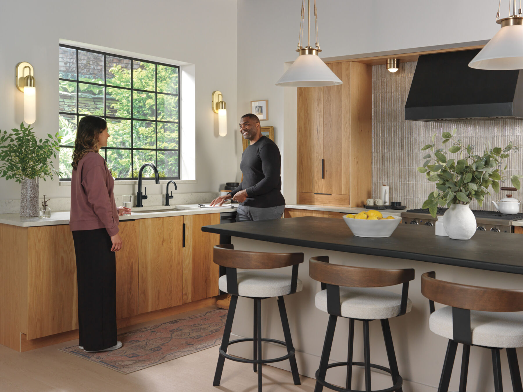 Touch<sub>2</sub>O® Technology Kitchen Faucet with Touchless Technology, image 30