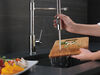 Llave para cocina extensible de una manija con tubo de salida con muelle