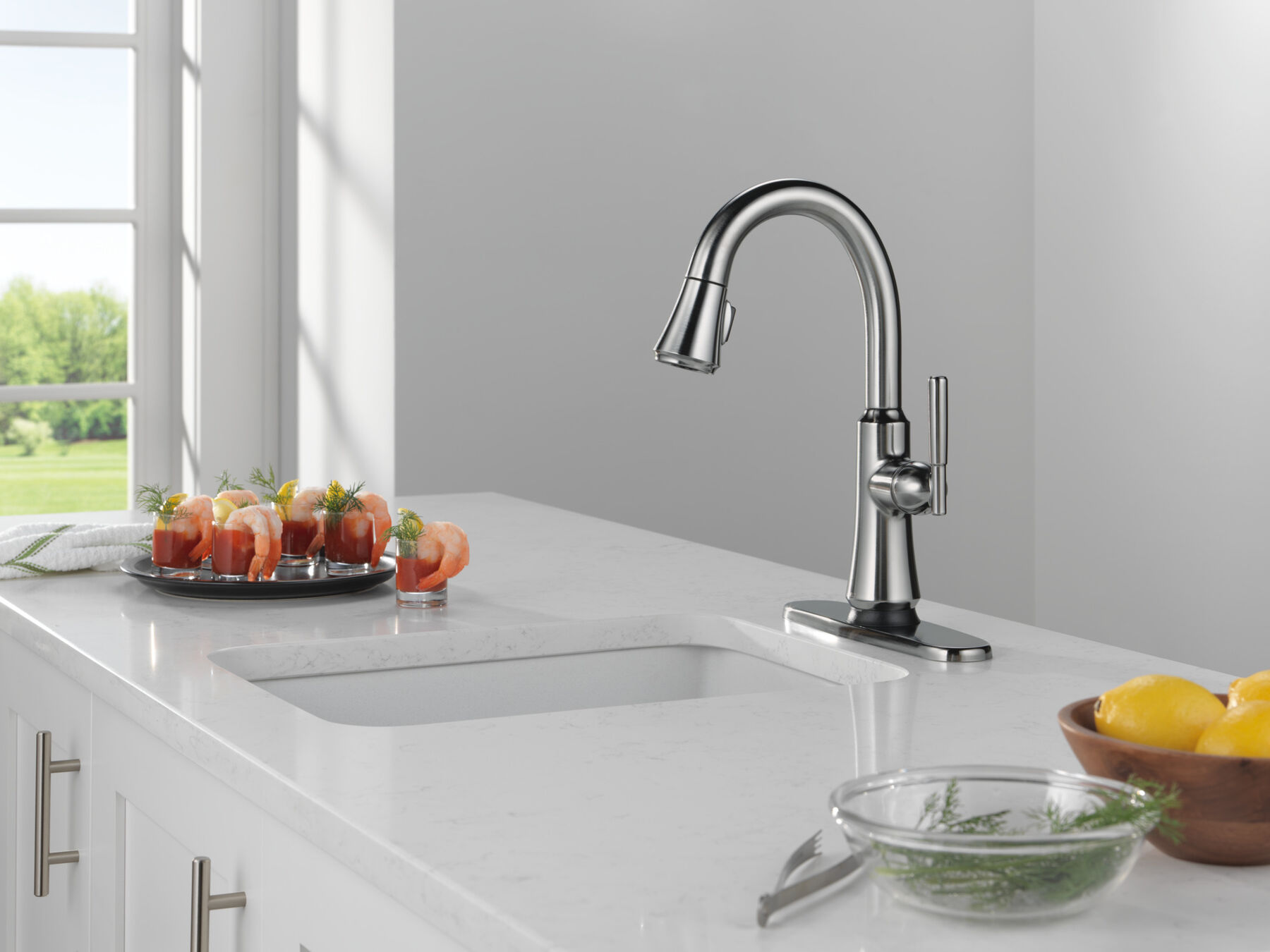 Touch2O® Bar / Prep Faucet with Touchless Technology, image 2